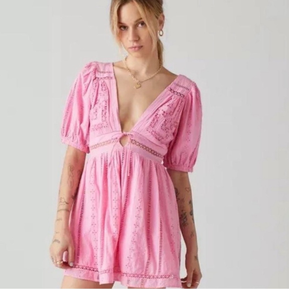 Urban outfitters marlee eyelet puff sleeve mini dress pink size xs